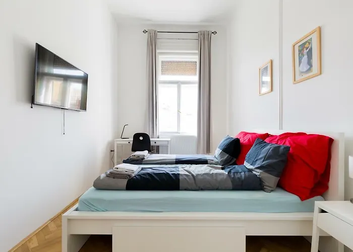 Vacation In Apartment *